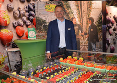 René Polak of Usho Germany on the left is good friends with Jan Mulder of Duch Lighting Innovations.